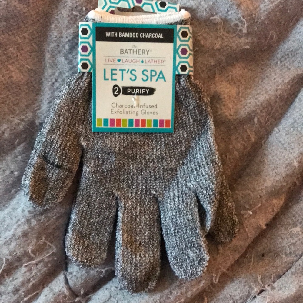 New never used exfoliating bath gloves